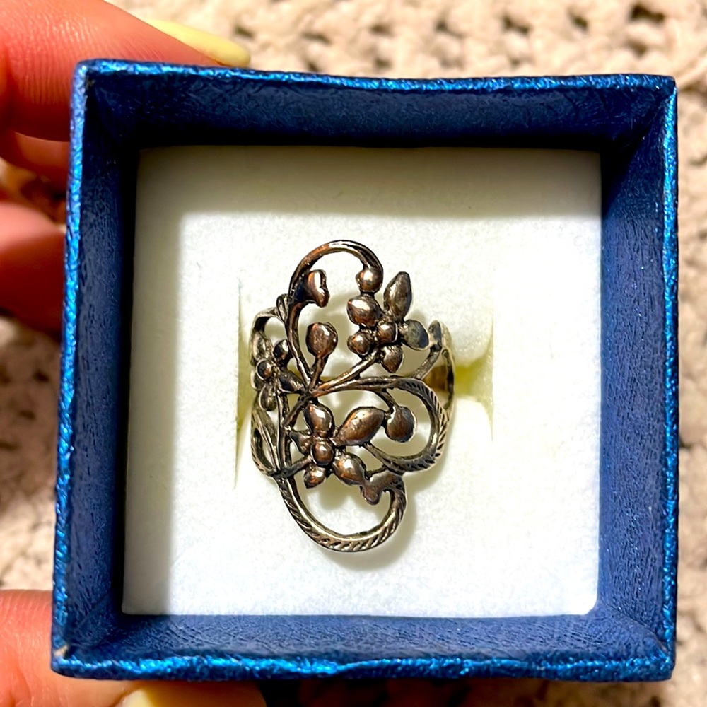 Silver flower detail ring